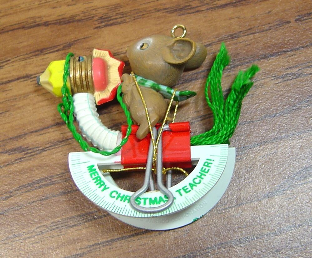 VINTAGE ENESCO ORNAMENT-READIN & RIDIN TEACHER-MOUSE-1989